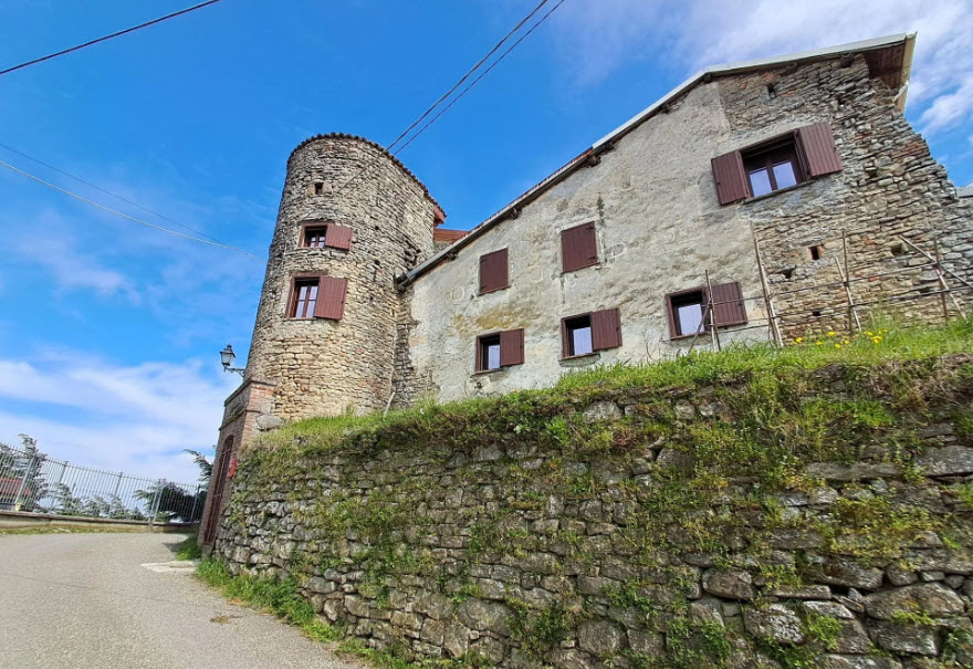 Castello di Isola del Cantone, Italy